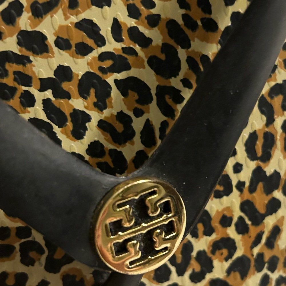 Tory Burch animal print flip flops sz 9.5